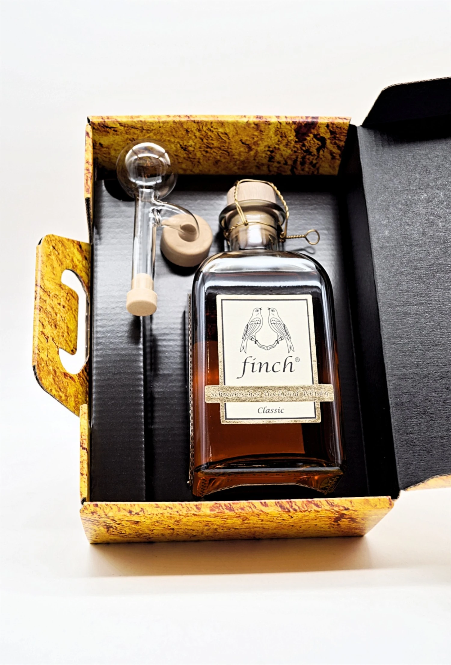 Finch - Classic Schwäbischer Hochland Whisky + Premium Glasausgießer Im Set 2 Finch - Classic Schwäbischer Hochland Whisky + Premium Glasausgießer Im Set – Bild 2