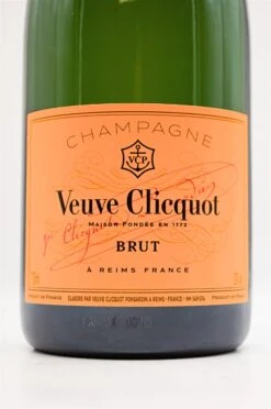 Veuve Clicquot - Brut Yellow Label Champagner -Der Schnapsstodl Verkäufe dsc09138